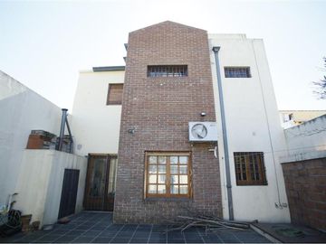 Casa en venta - 3 dormitorios 2 baños 2 cocheras - 230mts2 - Tolosa