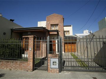 Casa en venta - 3 dormitorios 2 baños 2 cocheras - 230mts2 - Tolosa