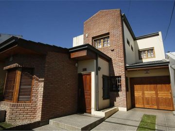 Casa en venta - 3 dormitorios 2 baños 2 cocheras - 230mts2 - Tolosa