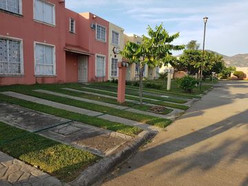 EN VENTA CÓMODA CASA EN FRACCIONAMIENTO, LOS TULIPANES, EL CAYACO, ACAPULCO CC