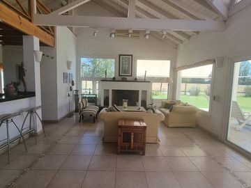 Muy linda casa en Mayling Cc con vista a cancha de polo | VCO Propiedades