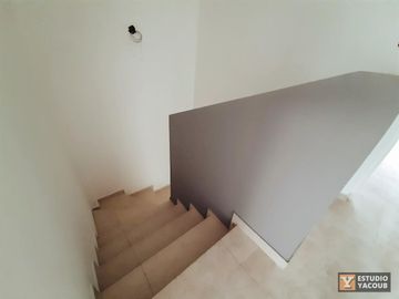 Dúplex en venta - 2 dormitorios 2 baños - cochera - 87.33 mts2 - San Carlos, La Plata