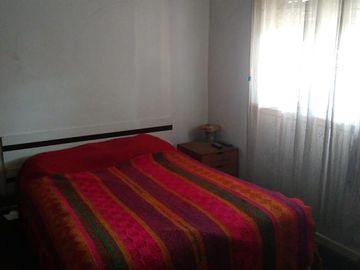 Inmueble que son 2 unidades independientes sin subdivisión. Venta en bloque. Zona comercial.