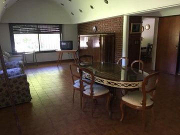 VENTA- PARQUE LEOIR- CAHELT DE 5 AMB. MAS DEPENDENCIAS. LOTE