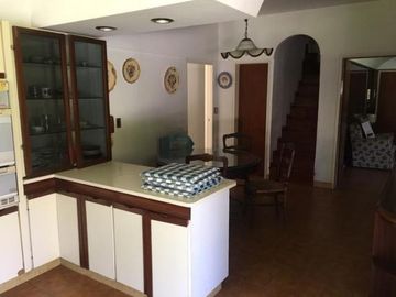 VENTA- PARQUE LEOIR- CAHELT DE 5 AMB. MAS DEPENDENCIAS. LOTE