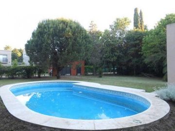 VENTA- PARQUE LELOIR- 1 CUADRA RESEROS CASA SOBRE 2300 M2 LO