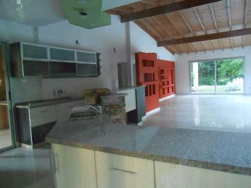 VENTA- PARQUE LELOIR- 1 CUADRA RESEROS CASA SOBRE 2300 M2 LO