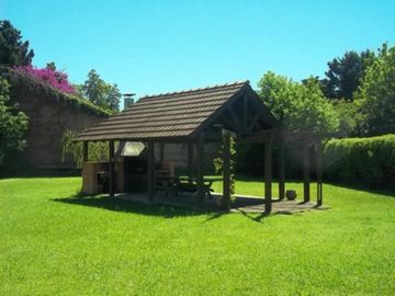 VENTA- PARQUE LELOIR- CHALET DE 4 AMB- SOBRE 3700 M2 DE TERR