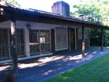 VENTA- PARQUE LELOIR- CHALET DE 4 AMB- SOBRE 3700 M2 DE TERR