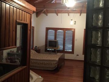Espectacular Quinta + Locales sobre Av. Yrigoyen, Longchamps