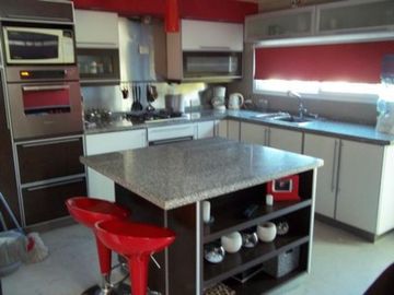 VENTA- EL JAGUEL PROXIMO A PARQUE LELOIR- CHALET DE 4 AMB