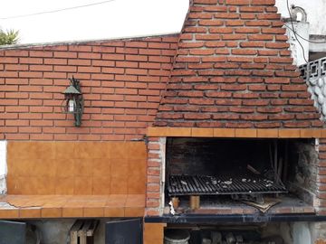 CASA LOTE PROPIO - 2 VIVIENDAS - 4 Y 2 AMB
