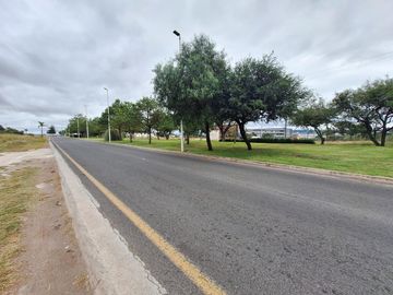 VENTA | Terreno Comercial / Servicios / Habitacional de 2,088m2, Ciudad Maderas, Qro.