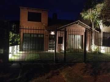 Chalet de categoria 5 amb + pileta