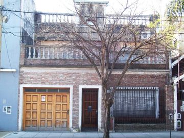 Casa 4 ambientes c/ cochera, patio c/ quincho y terraza