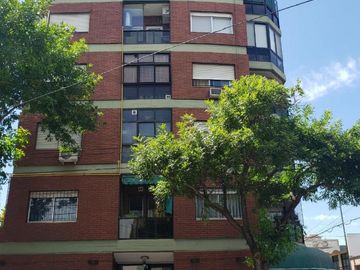 DEPARTAMENTO 2 AMB. GRANDES C/ BALCÓN EN CONTRA FRENTE