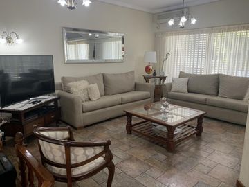 Malaver Excelente Casa 7 Amb. c/ dep. fondo piscina y garage