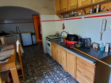 Casa con pileta sobre Andrade, Glew