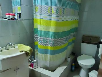 Casa con pileta sobre Andrade, Glew