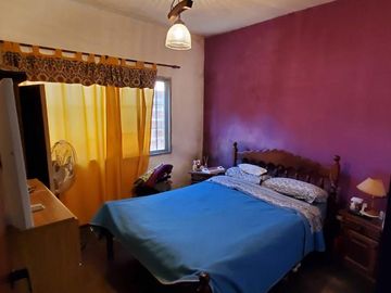 Casa con pileta sobre Andrade, Glew