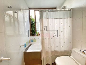 Casa en Venta en PRECIOSA CASA EN AV CHAMISERO
