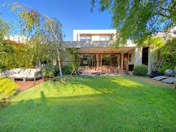 Casa en Venta en PRECIOSA CASA EN AV CHAMISERO