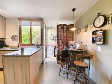 Casa en Venta en PRECIOSA CASA EN AV CHAMISERO