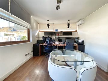 Casa en Venta en PRECIOSA CASA EN AV CHAMISERO