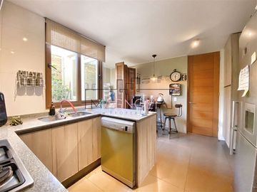 Casa en Venta en PRECIOSA CASA EN AV CHAMISERO