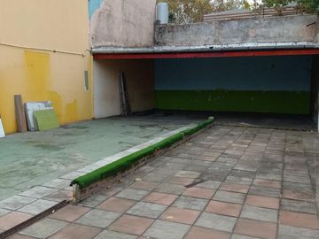 Casona s/Ayacucho a metros de 3 de Febrero
