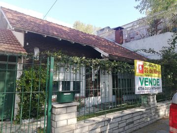 ¡NUEVO PRECIO! Chalet de 3 amb. con fondo.