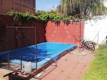 ¡NUEVO PRECIO! Chalet de 3 amb. con fondo.