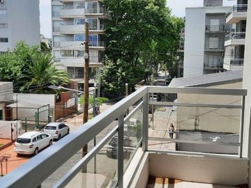 DEPARTAMENTO DOS AMBIENTES TIPO SEMIPISO CON RENTA