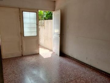 Hermosa casa en Calle 104, a cuadras de Estacion de Guernica