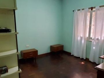 Hermosa casa en Calle 104, a cuadras de Estacion de Guernica