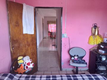 En Venta Casa con Locales en I. Casanova