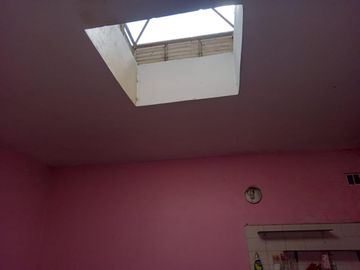 En Venta Casa con Locales en I. Casanova