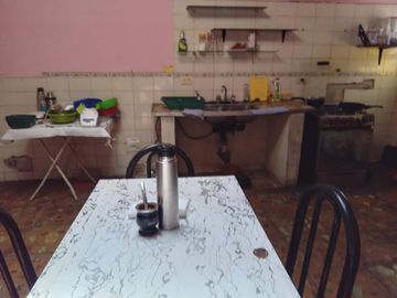 En Venta Casa con Locales en I. Casanova