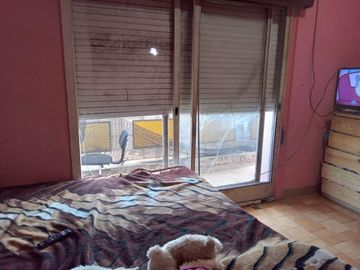 En Venta Casa con Locales en I. Casanova