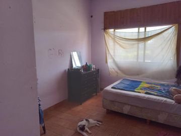 En Venta Casa con Locales en I. Casanova