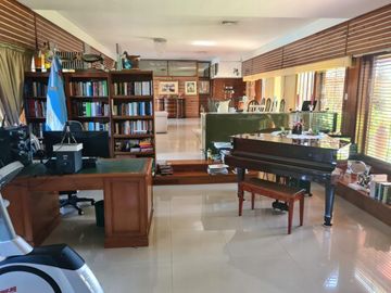 Villa Ballester. Casa 5 ambientes. Con piscina