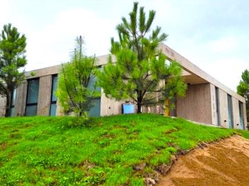 HERMOSA CASA DE 4 AMBIENTES A ESTRENAR BARRIO NAYADES