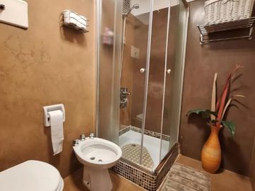 HERMOSO DEPARTAMENTO DE TRES AMBIENTES APTO PROFESIONAL