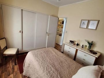 HERMOSO DEPARTAMENTO DE TRES AMBIENTES APTO PROFESIONAL