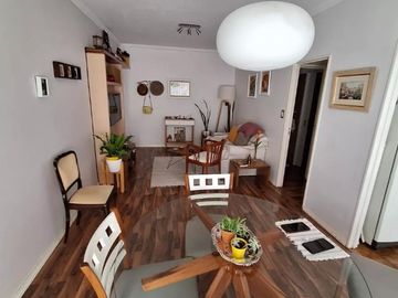 HERMOSO DEPARTAMENTO DE TRES AMBIENTES APTO PROFESIONAL