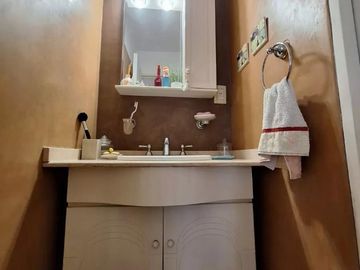 HERMOSO DEPARTAMENTO DE TRES AMBIENTES APTO PROFESIONAL
