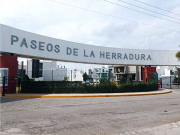 Casa en venta de 4 recamaras en Paseos de la Herradura al sur de Pachuca