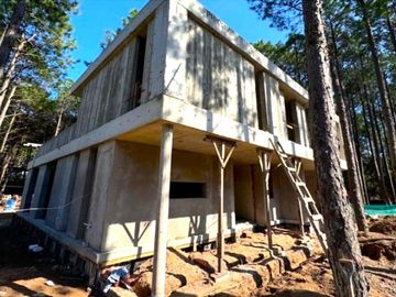 MAGNIFICA CASA FAMILIAR A ESTRENAR. OBRA MUY  AVANZADA