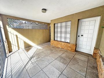 VENTA CASA 3 AMBIENTES CON COCHERA