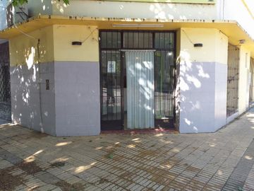 VENTA - DOS LOCALES CENTRICOS EN BLOCK O POR SEPARADOS